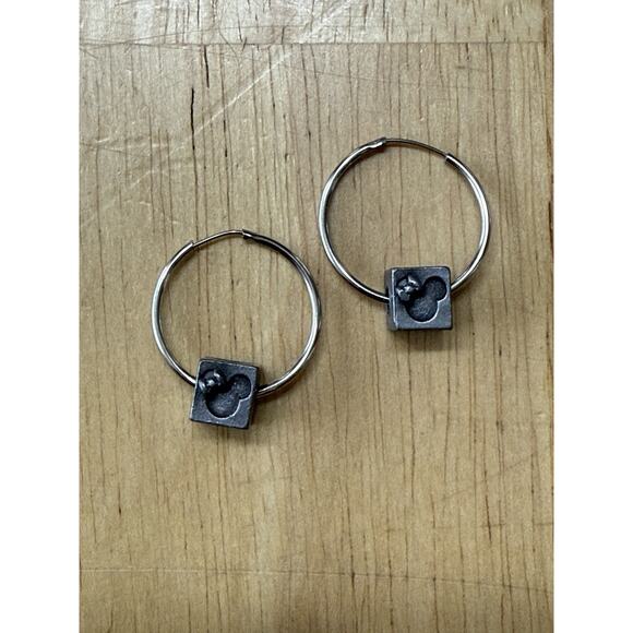 Minnie Mouse Disney Pewter & Heart Earrings, Silver-tone Round Loop EUC - Picture 6 of 6